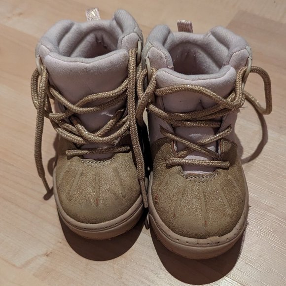 OshKosh Infant Girl Hiking-Inspired Shoes - Brown & Pink, Size 7M - Picture 1 of 5